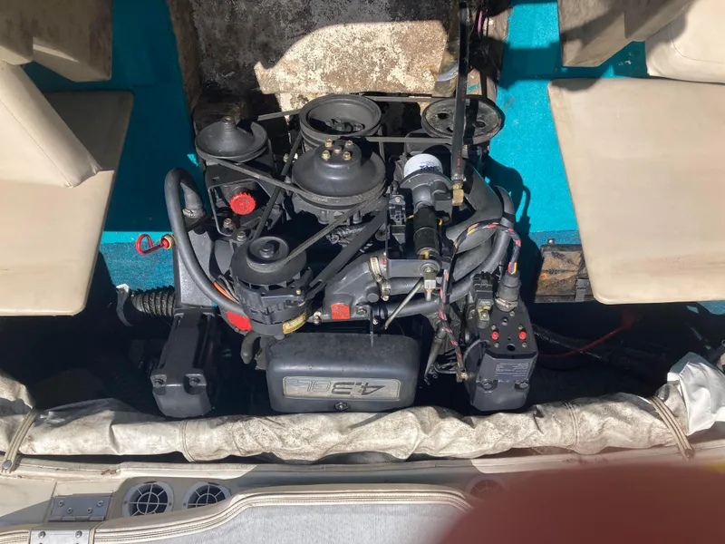 Slide: The Image of Engine of a 1995 Glastron SSV195 Bowrider boat. - 9