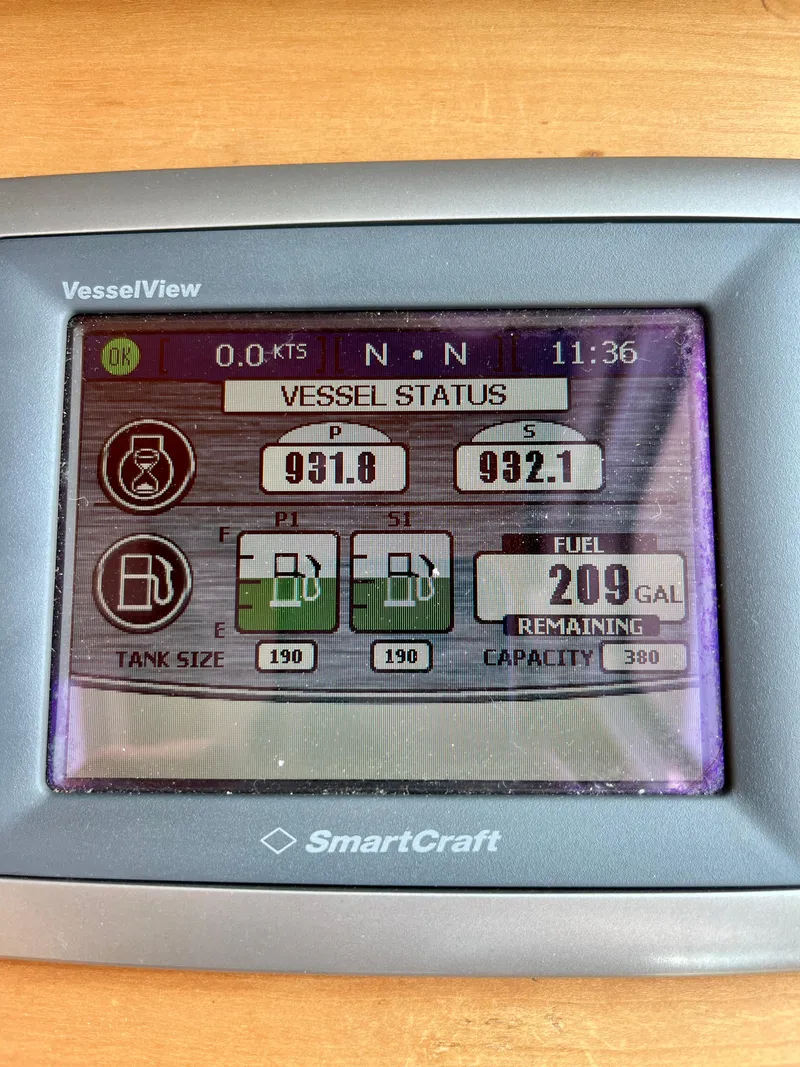 Slide: The Image of VesselView display showing fuel status on 2010 Sabre 40 Sedan, 209 gallons remaining. - 38
