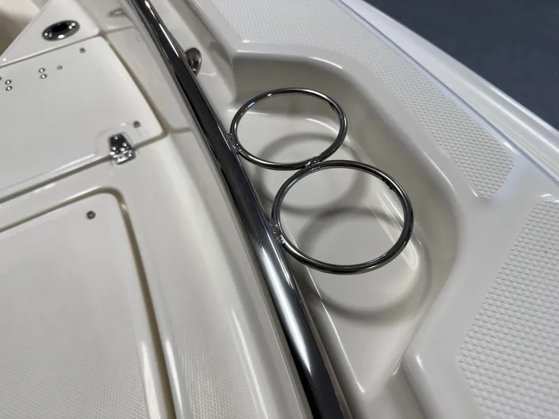 Slide: The Image of Boston Whaler 250 Dauntless 2026 - 103