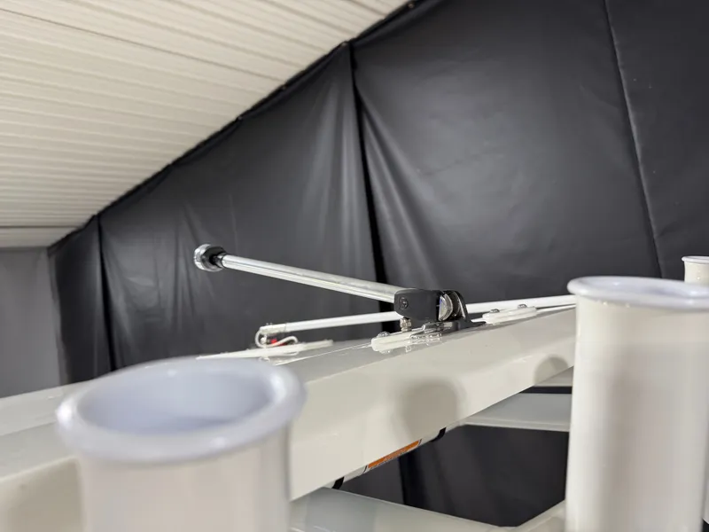Slide: The Image of Boston Whaler 250 Dauntless 2026 - 109