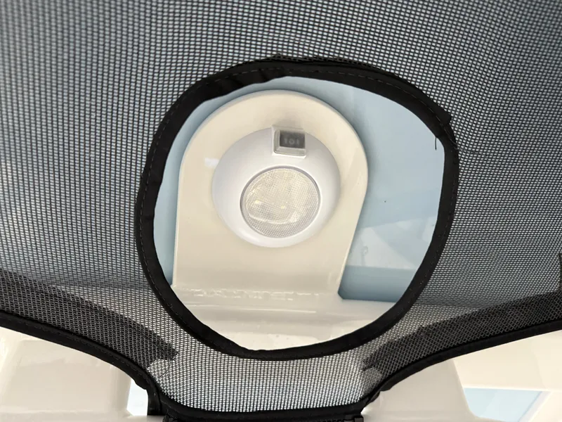 Slide: The Image of Boston Whaler 250 Dauntless 2026 - 114