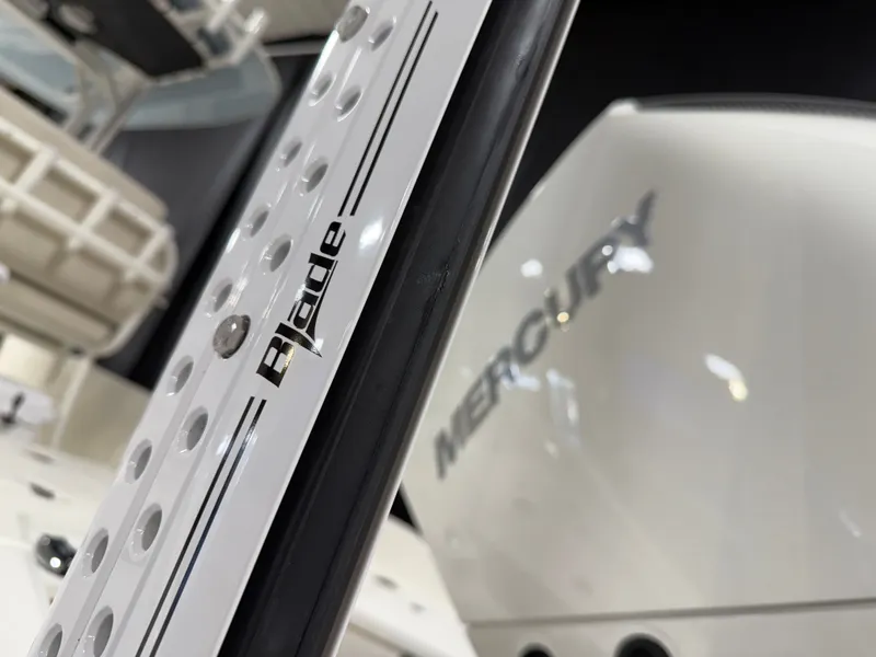 Slide: The Image of Boston Whaler 250 Dauntless 2026 - 116