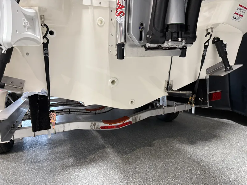 Slide: The Image of Boston Whaler 250 Dauntless 2026 - 118