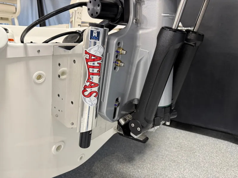 Slide: The Image of Boston Whaler 250 Dauntless 2026 - 15