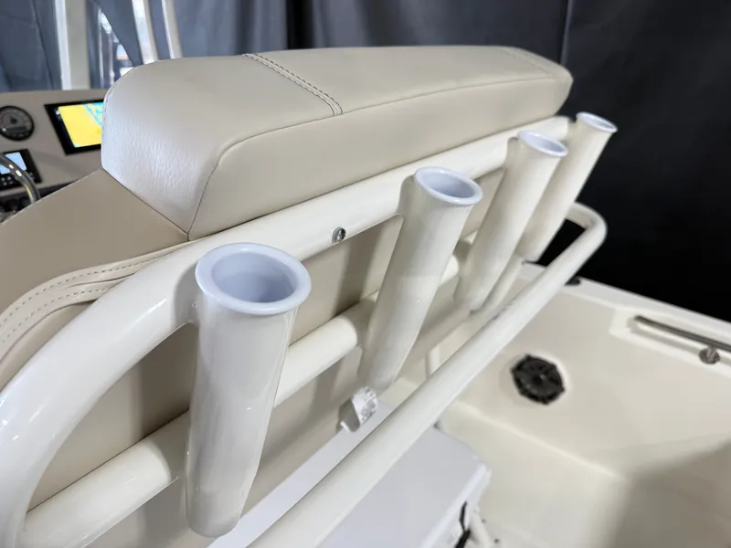 Slide: The Image of Boston Whaler 250 Dauntless 2026 - 44