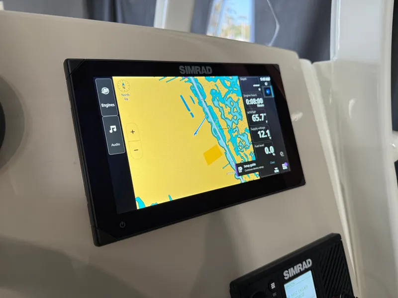 Slide: The Image of Boston Whaler 250 Dauntless 2026 - 56