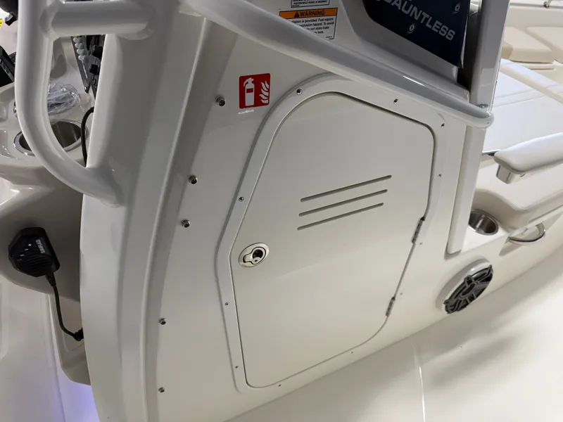 Slide: The Image of Boston Whaler 250 Dauntless 2026 - 71