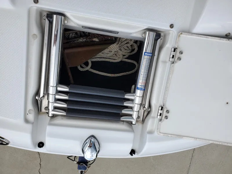 Slide: The Image of 2007 Crownline 220EX boat ladder and storage compartment with ropes. - 33