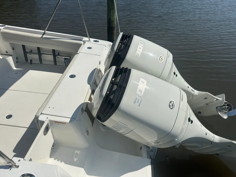 Slide: The Image of 2006 Hydra-Sports Vector 2900 VX with twin 300 horsepower outboard engines. - 13