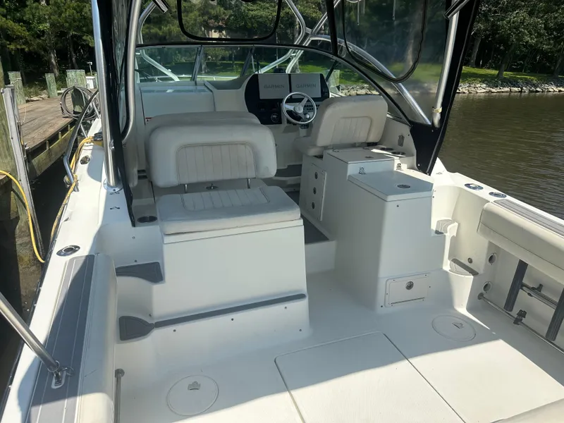 Slide: The Image of 2006 Hydra-Sports Vector 2900 VX boat interior with seating and steering console. - 17