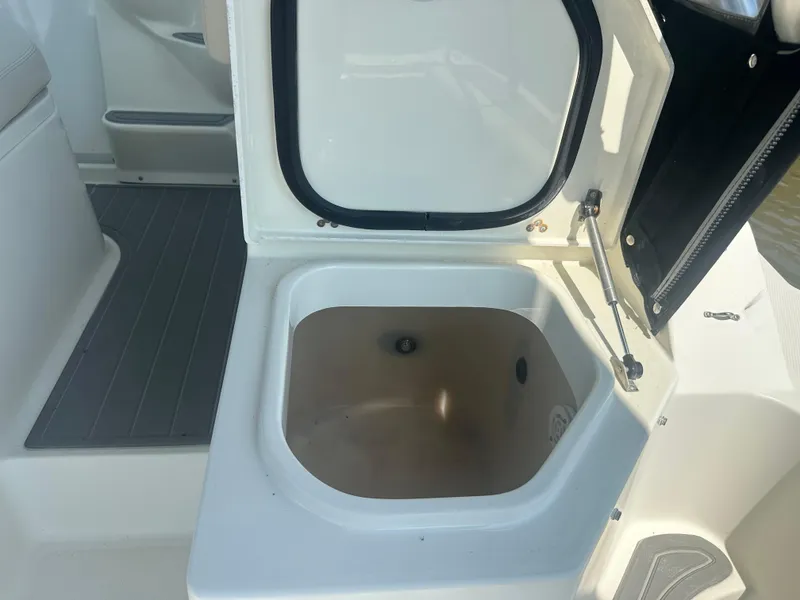 Slide: The Image of Open storage compartment on 2006 Hydra-Sports Vector 2900 VX boat. - 18