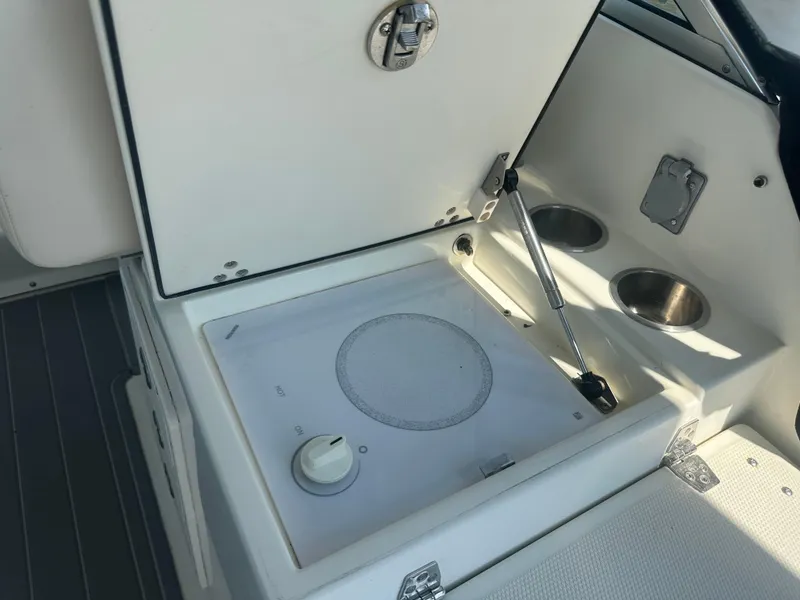Slide: The Image of 2006 Hydra-Sports Vector 2900 VX boat interior with stove and cup holders. - 22