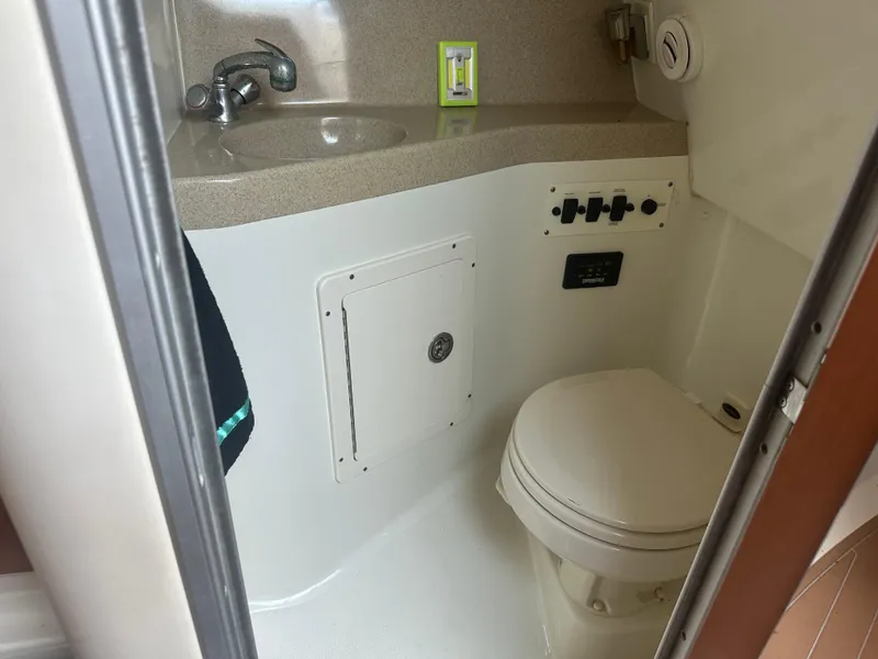 Slide: The Image of 2006 Hydra-Sports Vector 2900 VX boat bathroom with sink and toilet. - 34