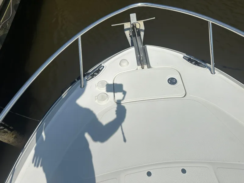 Slide: The Image of Bow of 2006 Hydra-Sports Vector 2900 VX with shadow and anchor detail. - 37
