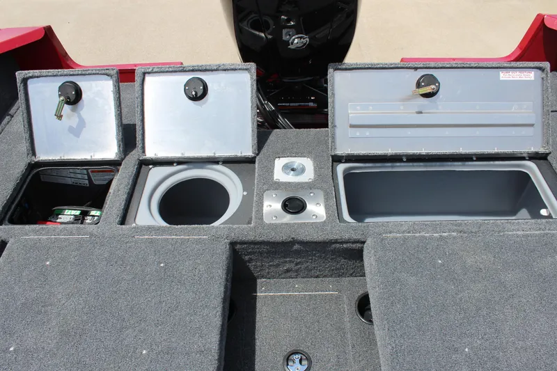 Slide: The Image of 2025 Tracker Pro Guide V-175 Combo boat storage compartments and livewell. - 26