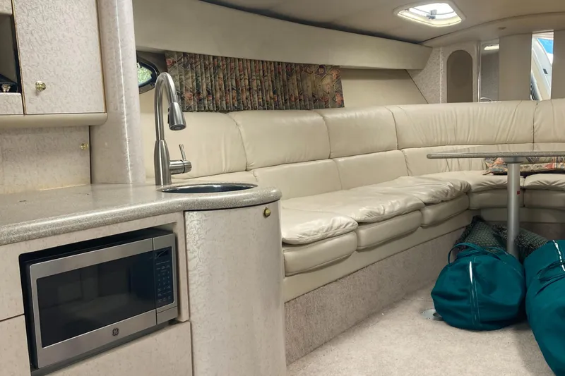 Slide: The Image of White hull - feature stripe removed - 4