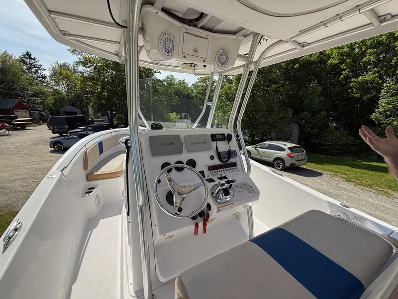Slide: The Image of 2008 Pro-Line 29 Grand Sport boat cockpit with steering wheel and Garmin navigation system. - 18