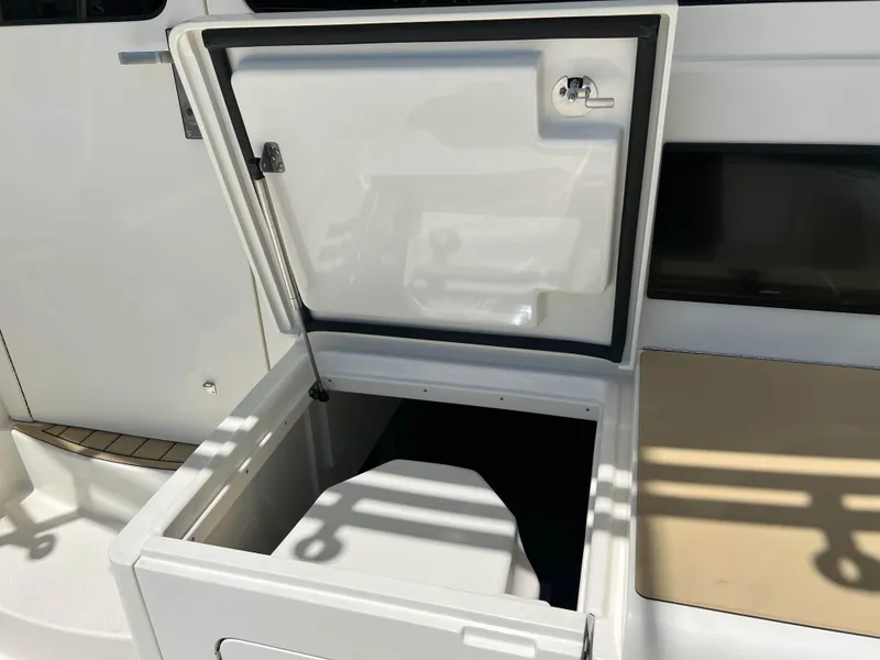 Slide: The Image of Henriques 42 Express Hardtop 2022 - 100