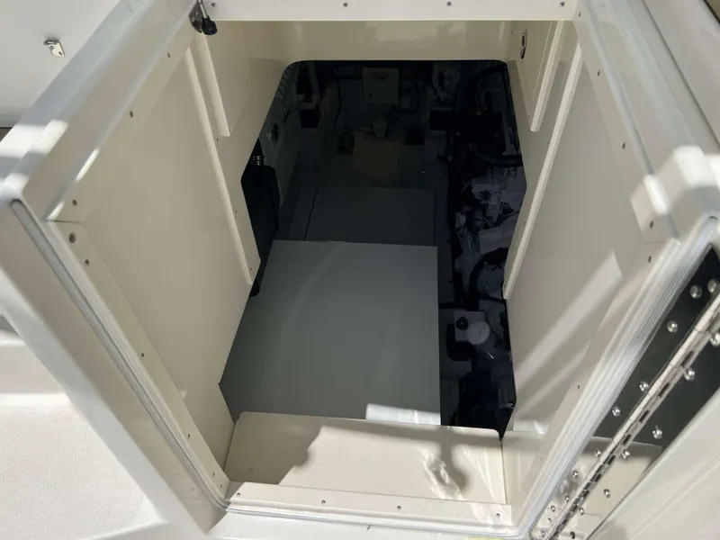 Slide: The Image of Henriques 42 Express Hardtop 2022 - 101