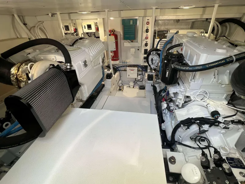 Slide: The Image of Henriques 42 Express Hardtop 2022 - 103