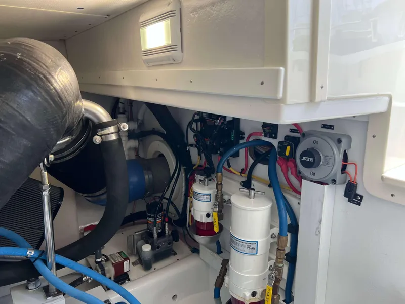 Slide: The Image of Henriques 42 Express Hardtop 2022 - 104