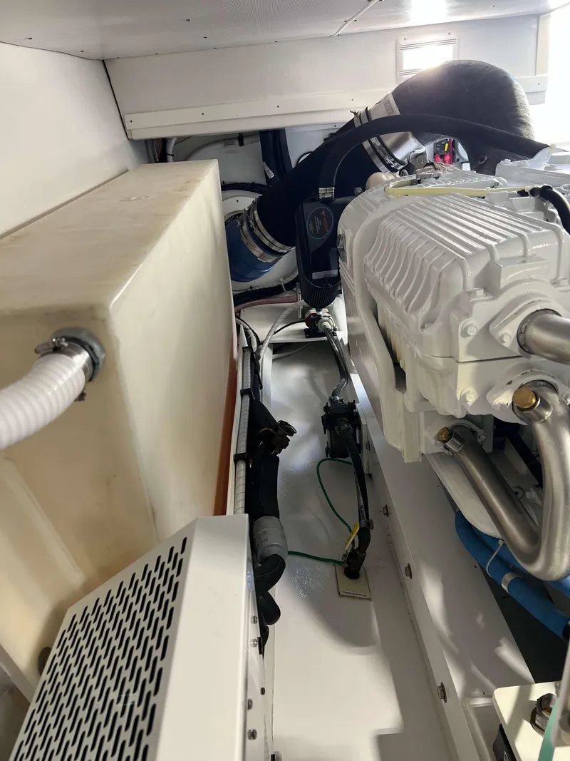 Slide: The Image of Henriques 42 Express Hardtop 2022 - 111