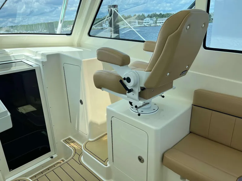 Slide: The Image of Henriques 42 Express Hardtop 2022 - 50