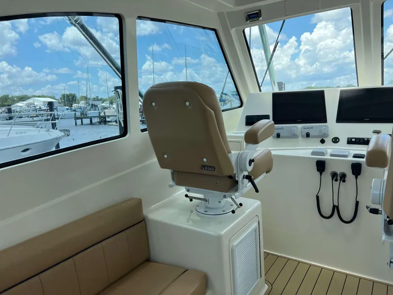 Slide: The Image of Henriques 42 Express Hardtop 2022 - 52