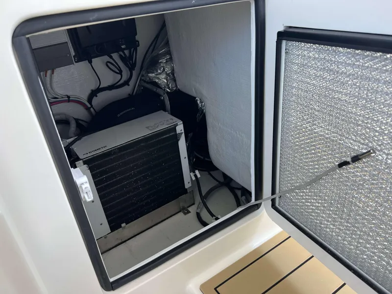 Slide: The Image of Henriques 42 Express Hardtop 2022 - 53