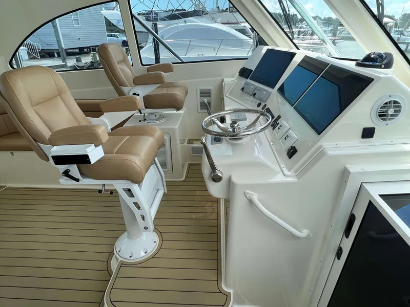 Slide: The Image of Henriques 42 Express Hardtop 2022 - 56