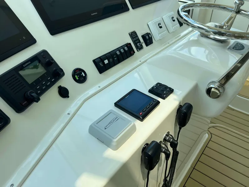 Slide: The Image of Henriques 42 Express Hardtop 2022 - 59