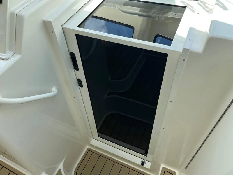 Slide: The Image of Henriques 42 Express Hardtop 2022 - 62