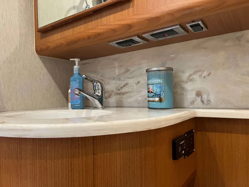 Slide: The Image of Henriques 42 Express Hardtop 2022 - 88