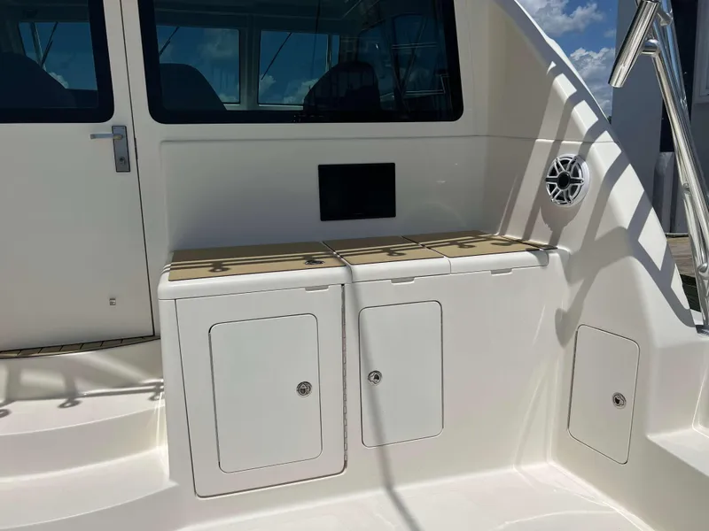 Slide: The Image of Henriques 42 Express Hardtop 2022 - 99