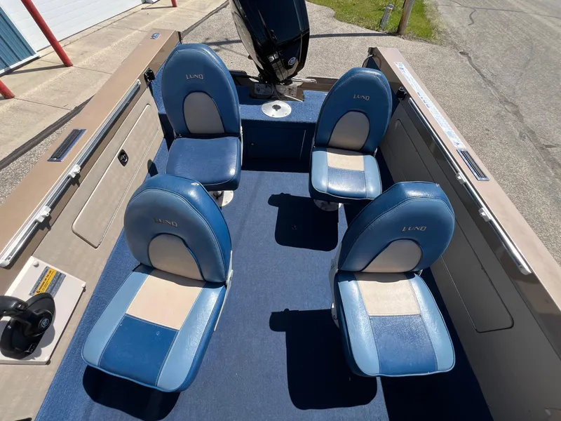 Slide: The Image of 1998 Lund 1700 Pro Sport Adventure boat interior with four blue seats. - 17