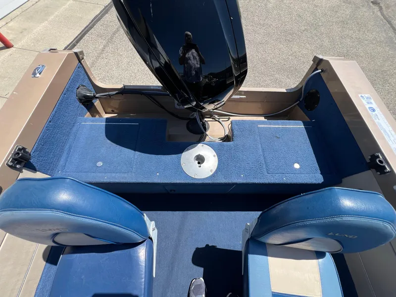 Slide: The Image of 1998 Lund 1700 Pro Sport Adventure boat interior with blue seats and motor. - 18