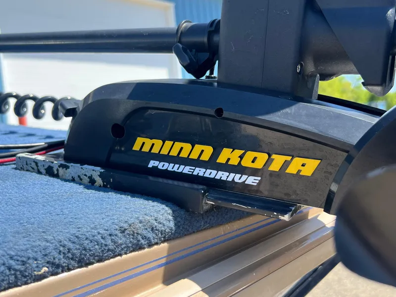 Slide: The Image of Minn Kota PowerDrive motor on 1998 Lund 1700 Pro Sport Adventure boat. - 4