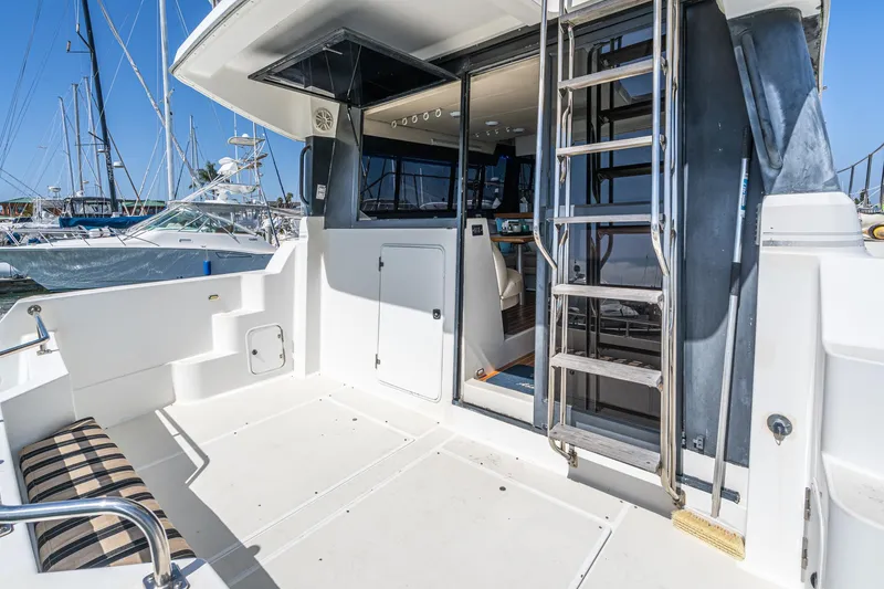 Slide: The Image of 1992 Bayliner 4388 yacht deck with ladder and seating, docked at marina. - 19