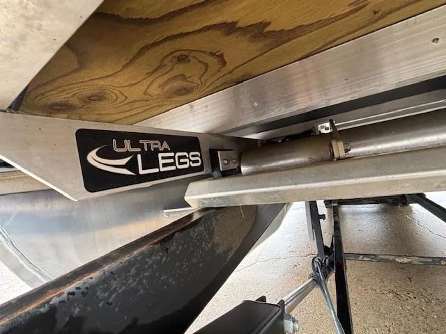 Slide: The Image of Underneath view of a 2017 Bennington R23 with Ultra Legs lift system. - 15