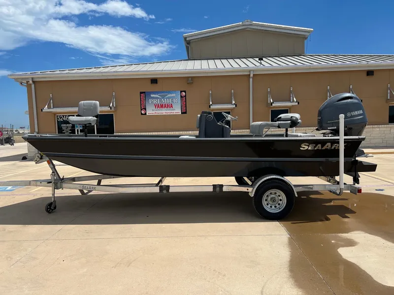 Slide: The Image of SeaArk 2072 FXT DLX CC 2024 - 1