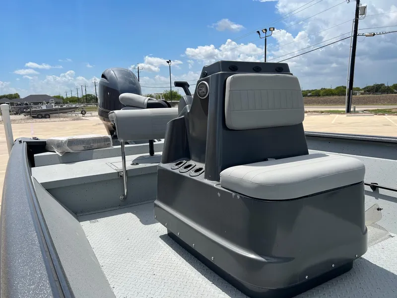 Slide: The Image of SeaArk 2072 FXT DLX CC 2024 - 12