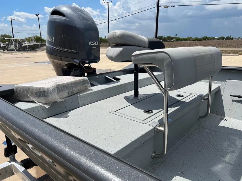 Slide: The Image of SeaArk 2072 FXT DLX CC 2024 - 14