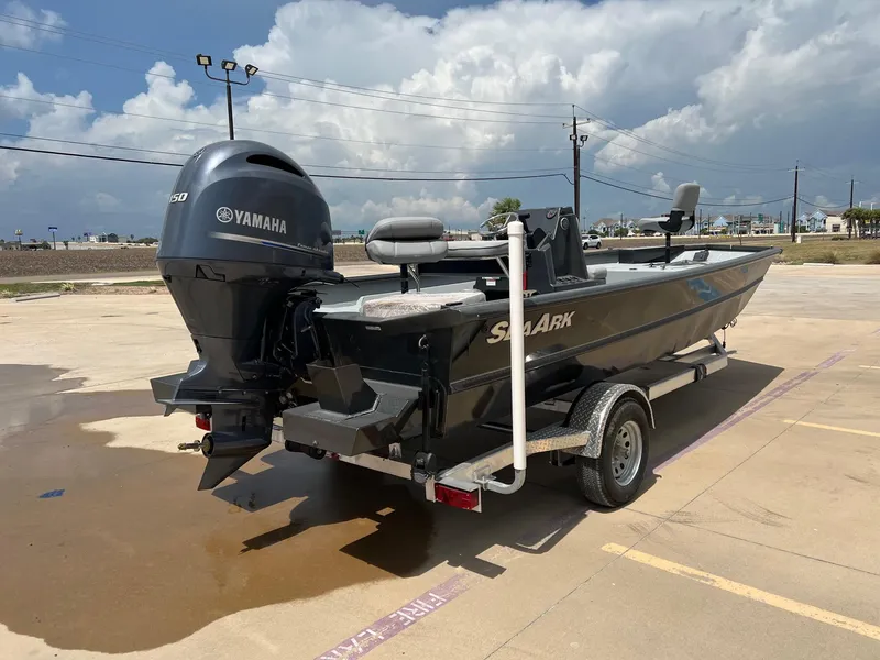 Slide: The Image of SeaArk 2072 FXT DLX CC 2024 - 9