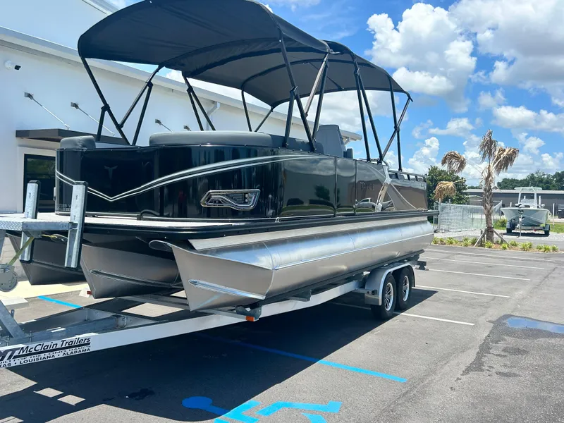 Slide: The Image of Tahoe LTZ VRB 23T DX 2025 - 3