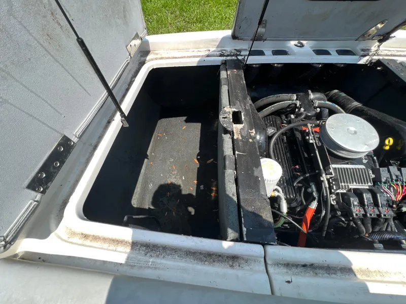 Slide: The Image of Open engine compartment of 2004 MasterCraft MariStar 210 VRS boat, showing engine details. - 33
