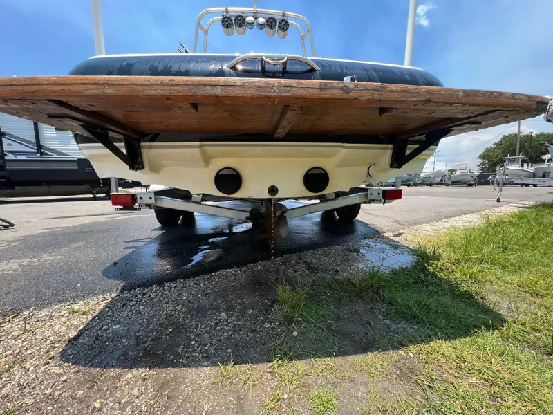 Slide: The Image of 2004 MasterCraft MariStar 210 VRS boat on trailer, rear view, sunny day. - 9