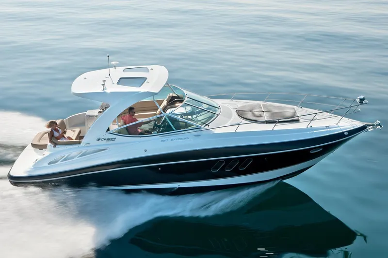 Slide: The Image of Cruisers 350 Express 2017 - 31