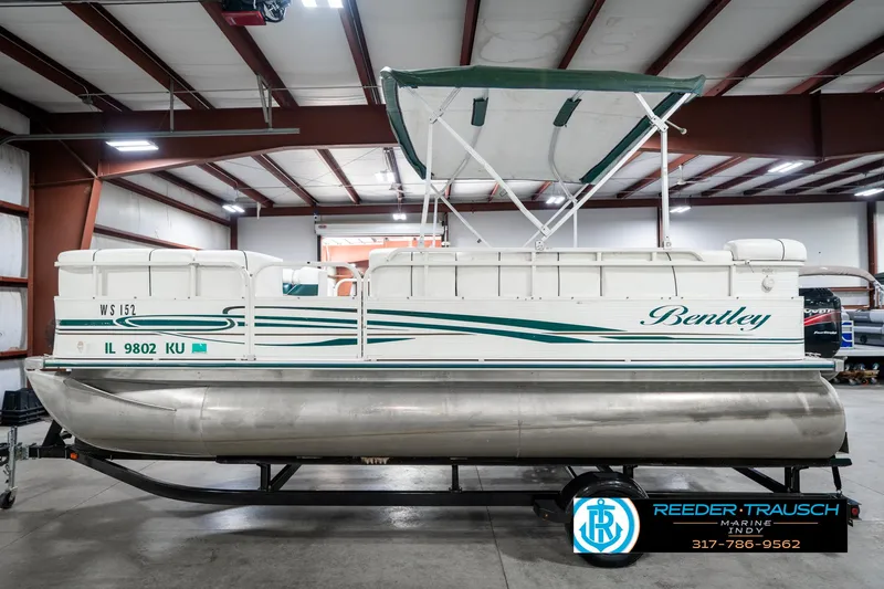 Slide: The Image of 2005 Bentley Pontoons 200 CRUISE in a warehouse, on a trailer, with green accents. - 10