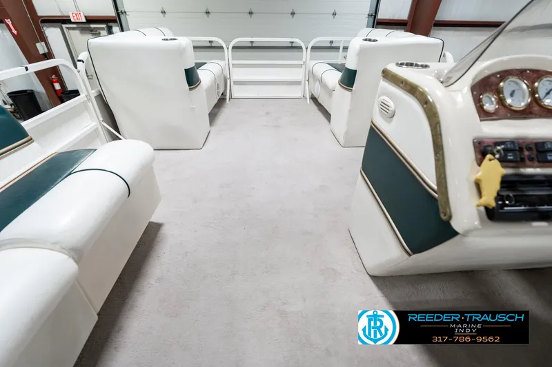 Slide: The Image of Interior of a 2005 Bentley Pontoons 200 CRUISE boat with white and green seating. - 19