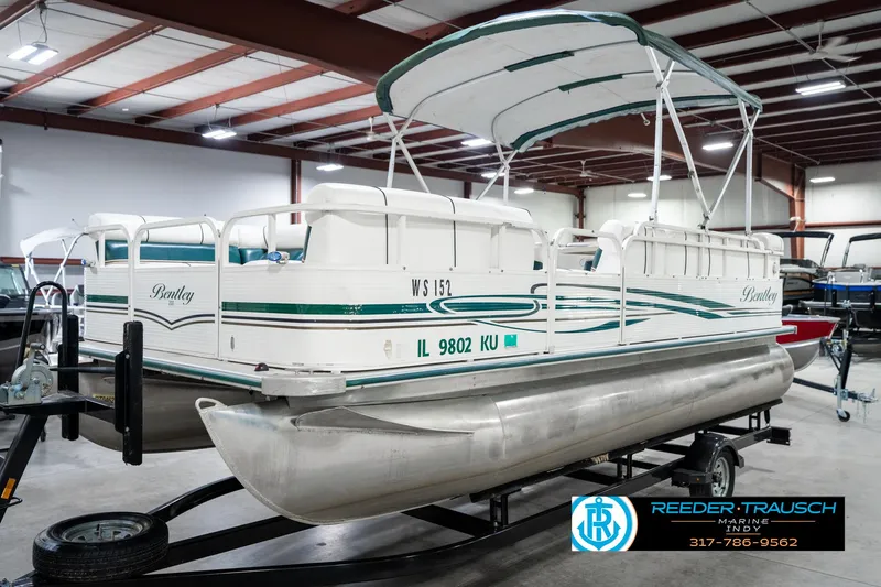 Slide: The Image of 2005 Bentley Pontoons 200 CRUISE boat in indoor showroom on trailer. - 3